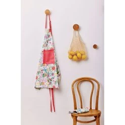 Maxwell And Williams Royal Botanic Gardens Native Blooms Apron 70x85cm 5 Maxwell And Williams Royal Botanic Gardens Native Blooms Apron 70x85cm -Glasshouse Fragrances shop Maxwell Williams RBGV NativeBlooms Apron DB 1024x1024