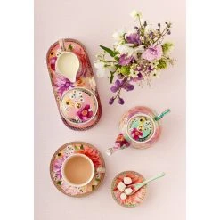 Maxwell And Williams Teas And Cs Dahlia Daze Teapot With Infuser 500ML Sky Gift Boxed 5 Maxwell And Williams Teas And Cs Dahlia Daze Teapot With Infuser 500ML Sky Gift Boxed -Glasshouse Fragrances shop Maxwell Williams TandCs DahliaDaze Group 2 DB 1024x1024